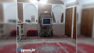 نمای داخلی اتاق اقامتگاه بوم گردی آلما - خور - روستای گرمه